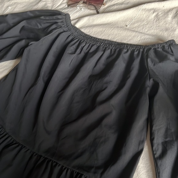 Boutique find. Off the shoulder moment💕 - Picture 2 of 3